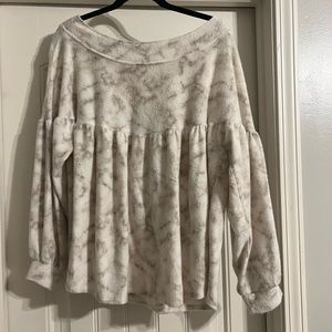 Size LG Boutique sweater.